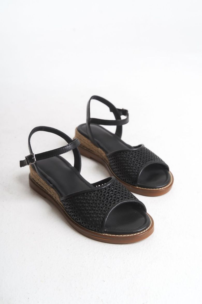 Hakiki Deri 35 Numaradan 40-41-42-43-44 Numaraya Delikli Sandalet Siyah resmi