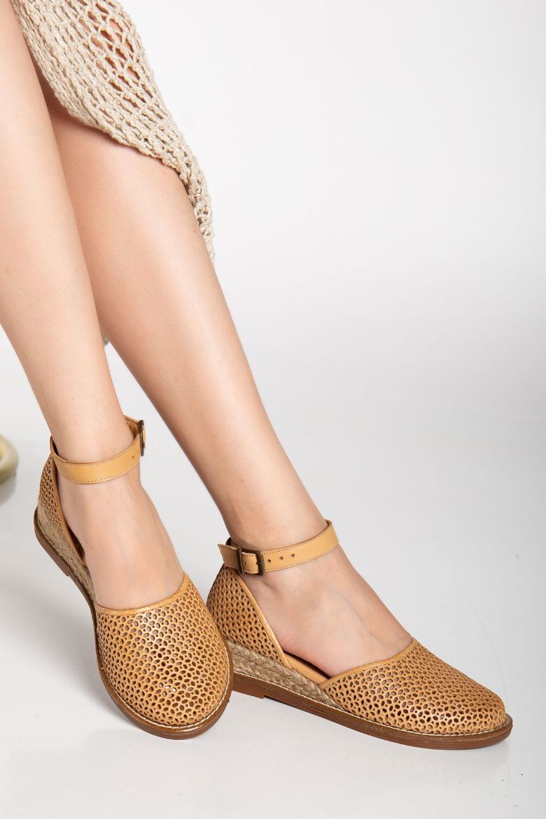 Hakiki Deri 35 Numaradan 41-42-43-44-44 Numaraya Kadar Delikli Sandalet Cappuccino resmi