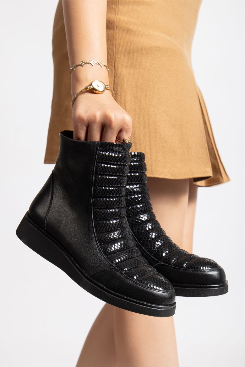 Hakiki Deri 36 Numaradan 41-42 Numaraya Kadar Kadın Kışlık Bot Siyah resmi