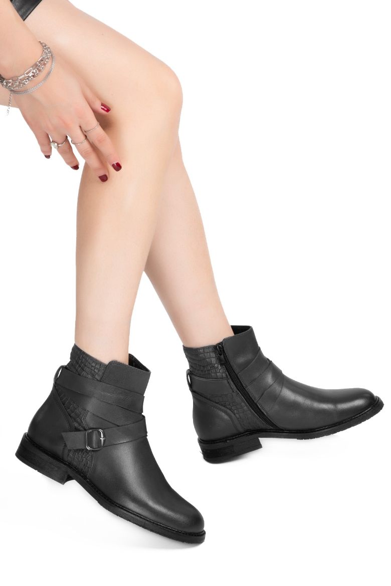 Siyah Hakiki Deri Büyük Numara Kadın Bot Siyah resmi