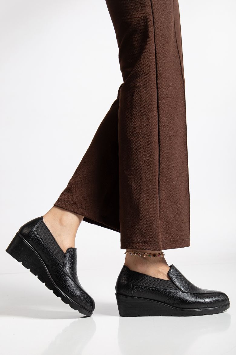 Hakiki Deri 36 Numaradan 41-42 Numaraya Kadar Comfort Kadın Ayakkabı Siyah resmi