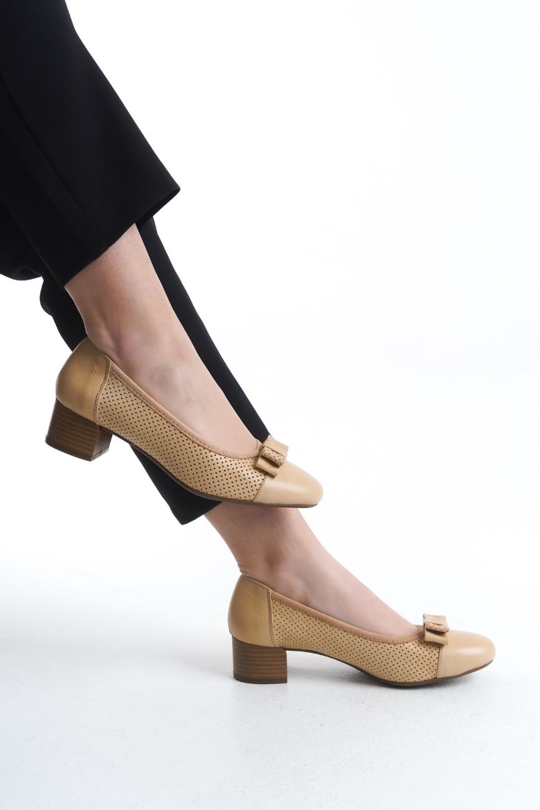 Hakiki Deri 36 Numaradan 42 Numaraya Kadar Topuklu Ayakkabı Bej resmi