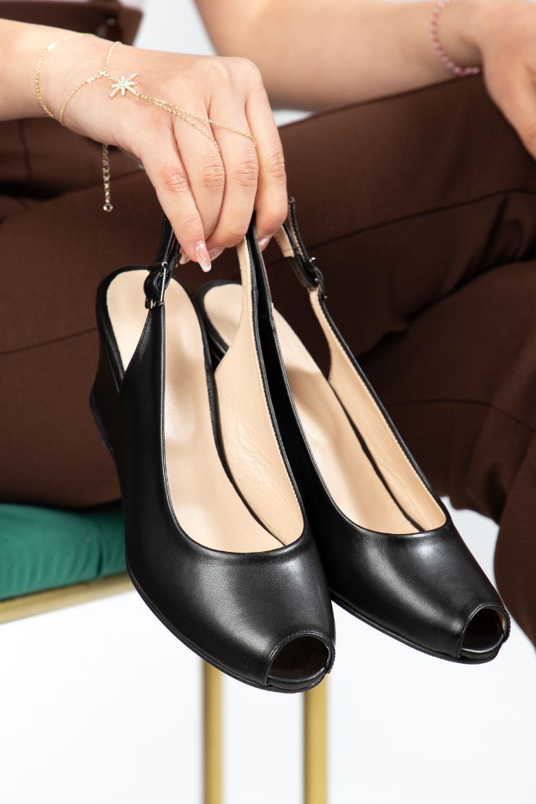 Hakiki Deri 33-34-35-36-37-38-39-40-41-42-43-44 Numara Dolgu Topuk Sandalet Siyah resmi