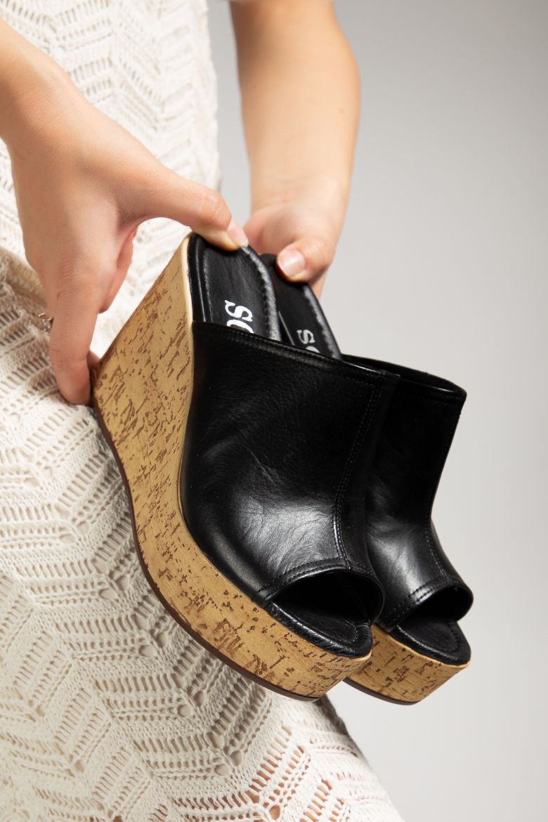 Hakiki Deri 34-35-36-37-38-39-40 Numara Doğal Mantar Görünümlü Kadın Terlik Siyah resmi