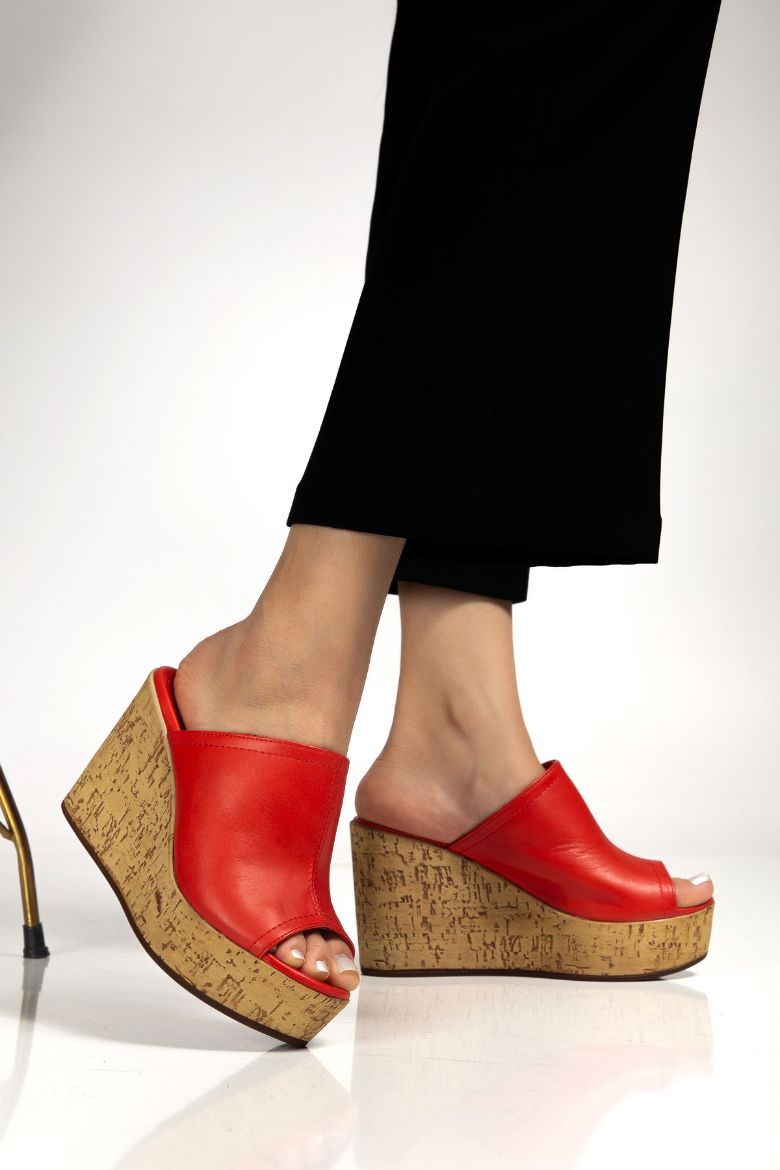 Hakiki Deri 34-35-36-37-38-39-40 Numara Doğal Mantar Görünümlü Kadın Terlik Kırmızı resmi